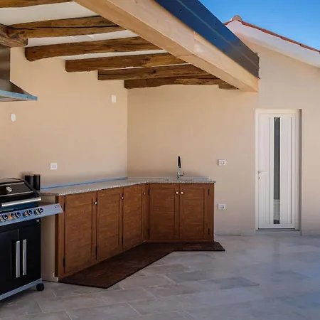 Villa Rustic Kave With Wellness In *
