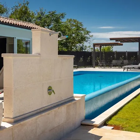 Rustic Kave With Wellness In Villa Grožnjan