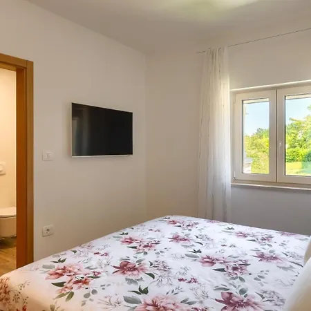 Villa Rustic Kave With Wellness In
