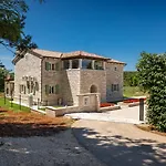 Villa Rustic Kave With Wellness In Grožnjan