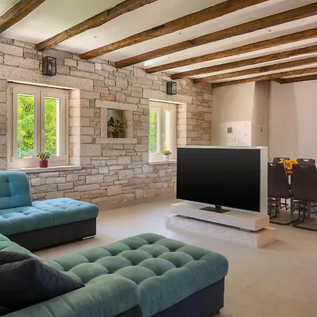 Villa Rustic Kave With Wellness In Grožnjan