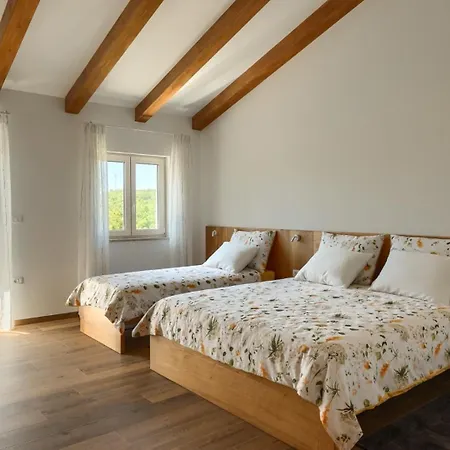Villa Rustic Kave With Wellness In *