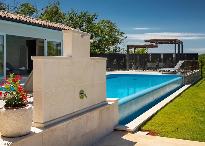 Rustic Kave With Wellness In Villa Grožnjan