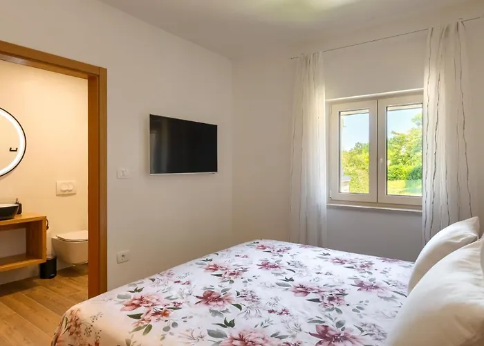 Villa Rustic Kave With Wellness In