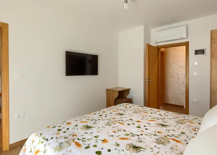 Villa Rustic Kave With Wellness In